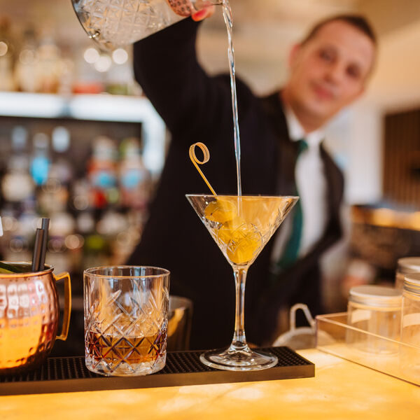 Lounge Bar: Here you’ll experience the magic of tailor-made cocktails, with contemporary drinks and great classics